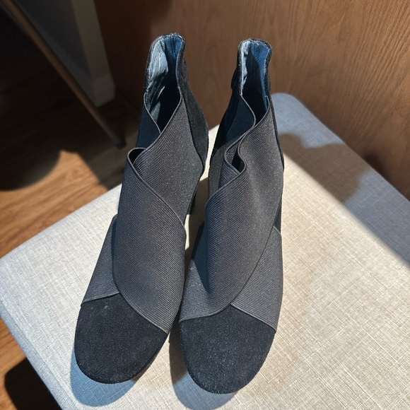 Sacha London booties size 8.5 in black with elastic detailing - Picture 6 of 7